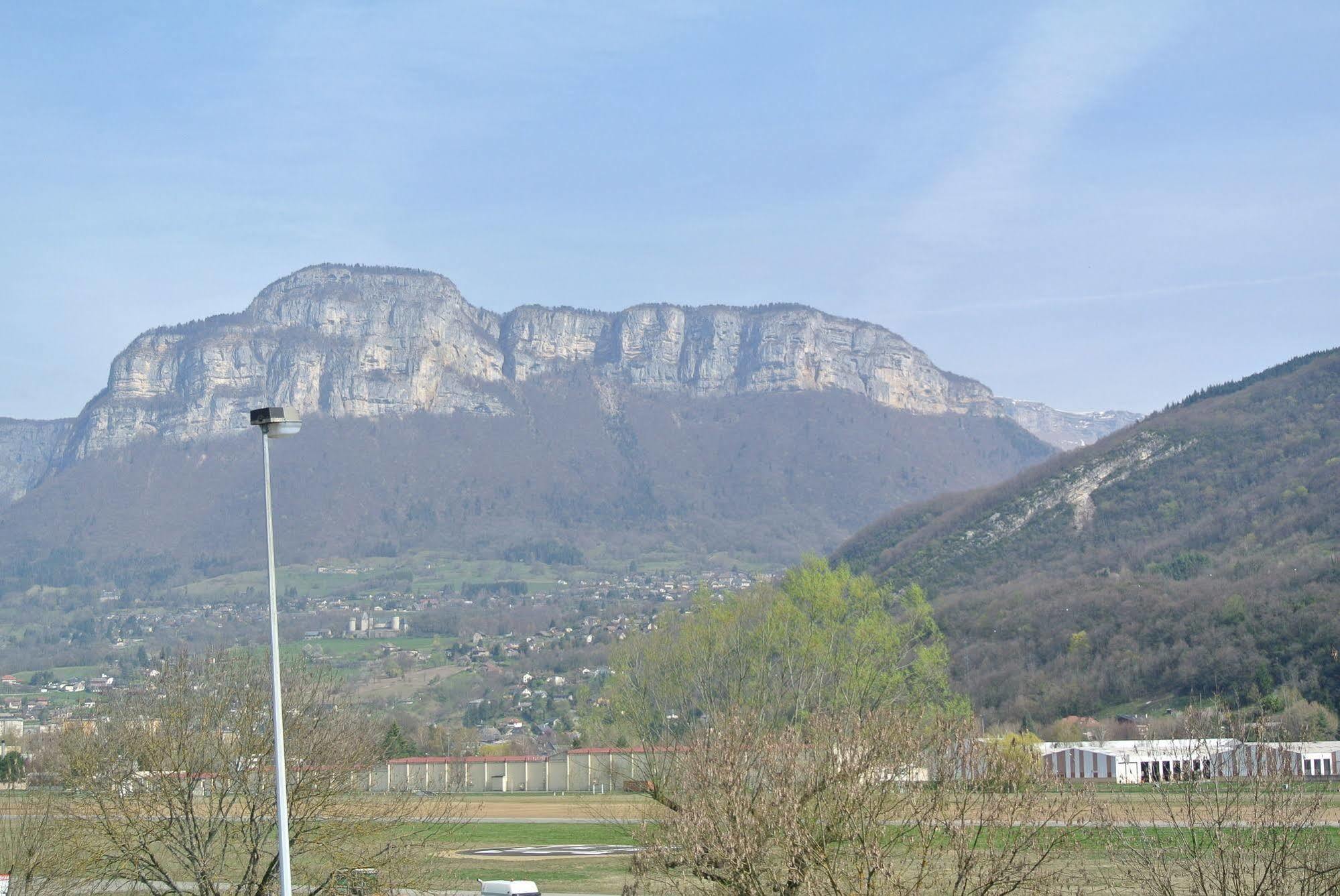 Ibis Budget Chambery Sud Challes Les Eaux Kültér fotó